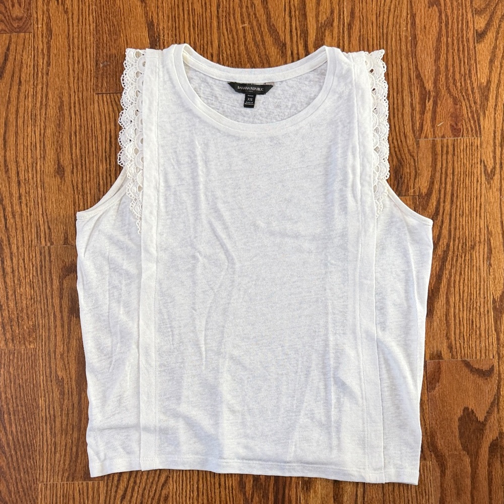 Banana Republic Factory petite Lace Accent Tank Top